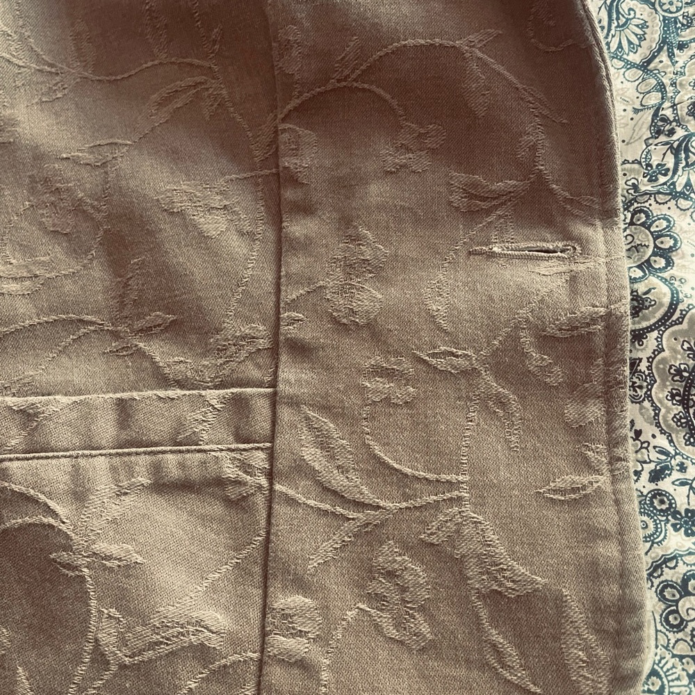 Women's  Beautiful Tan Jacket - Picture 6 of 6